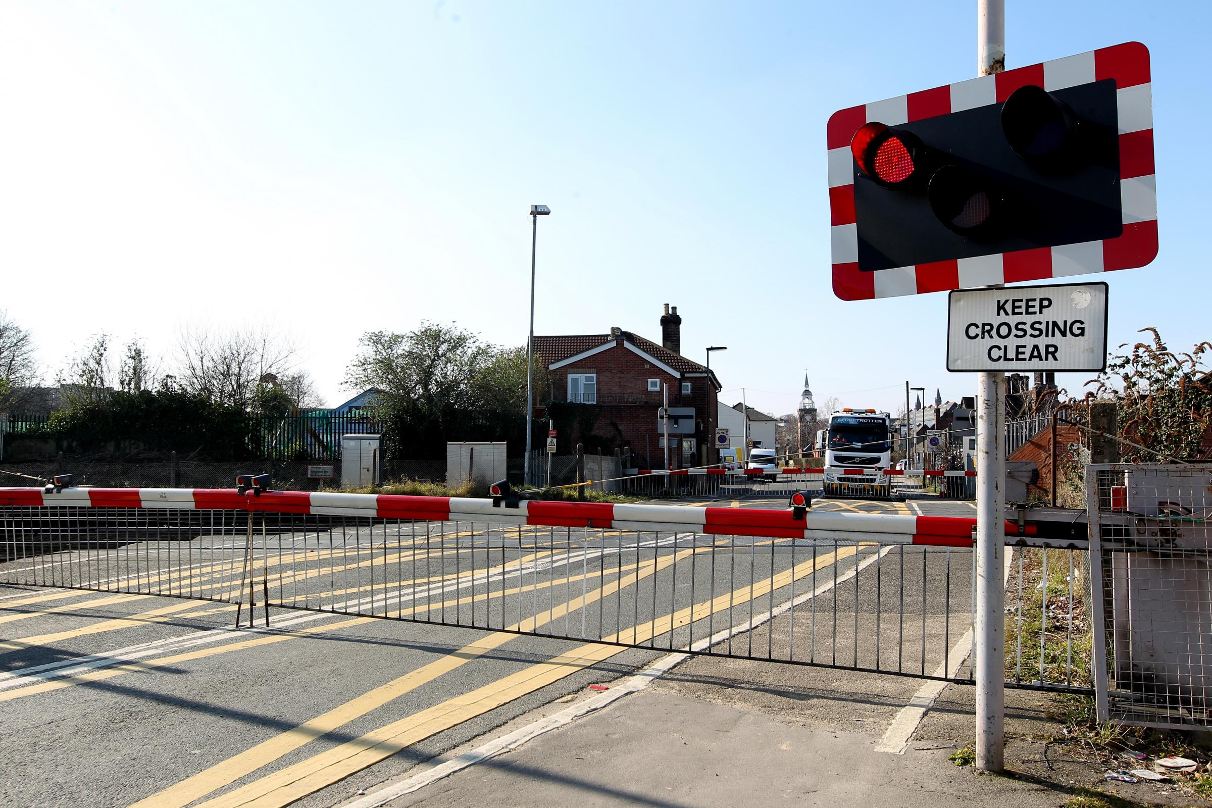 Man Died After Being Hit By Train At Railway Crossing Daily Echo