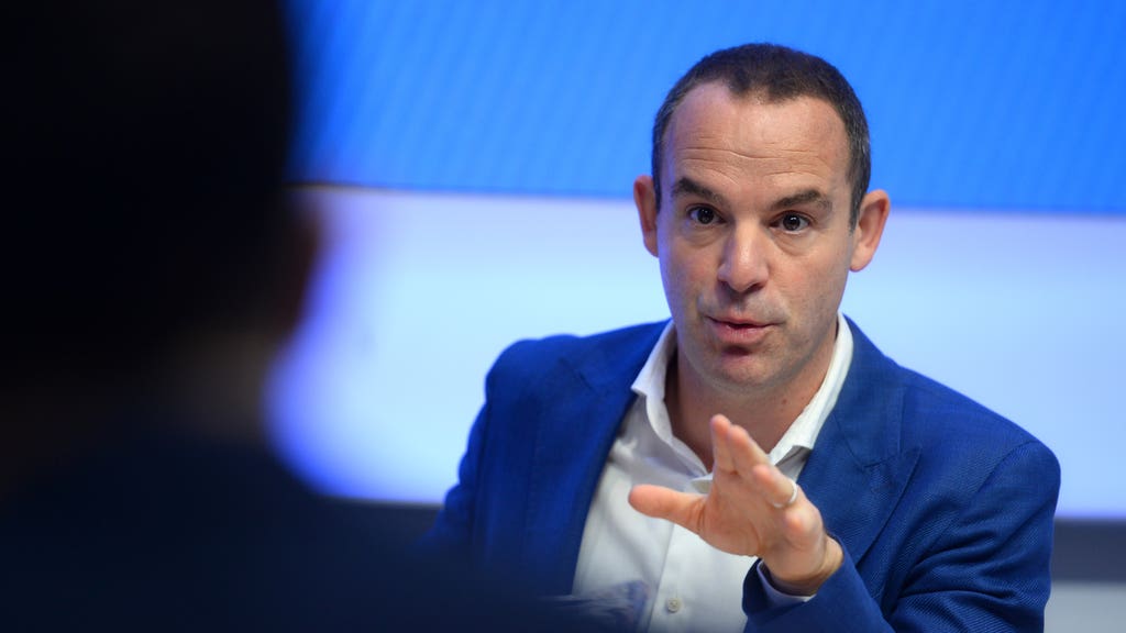 Martin Lewis Shares Warning Over Switching Bank Accounts Aruba News