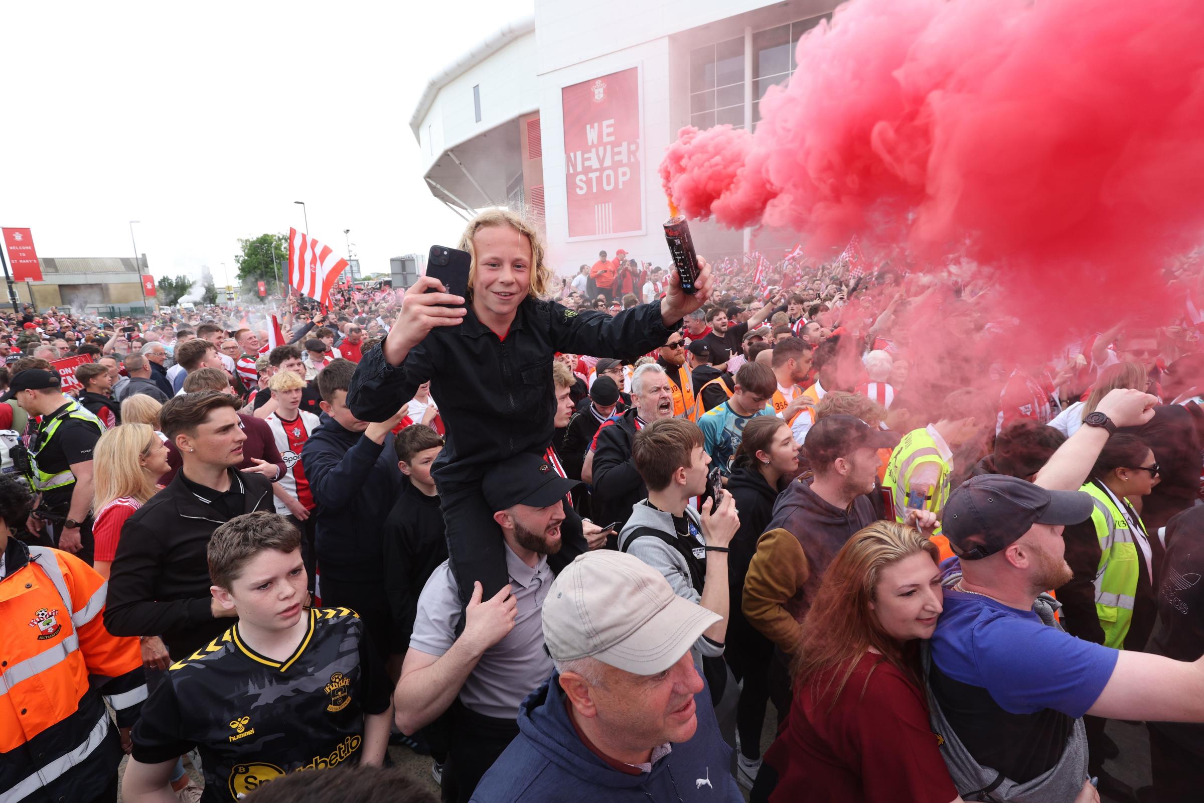 What pubs can Southampton fans use vs Leeds United at Wembley?