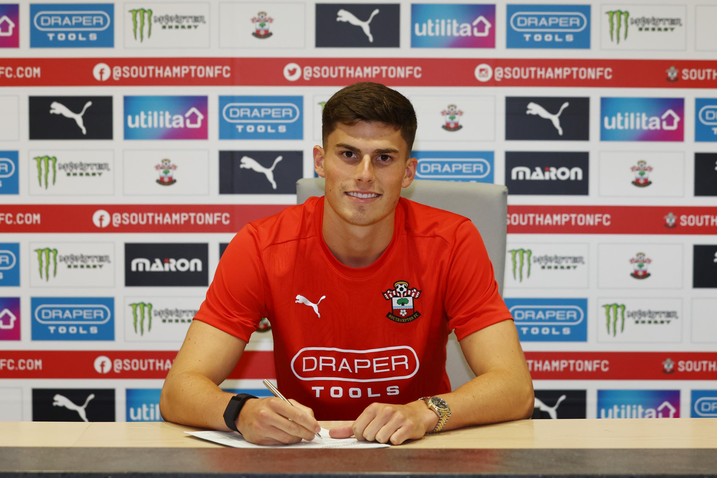 Southampton sign defender Ronnie Edwards on four-year deal