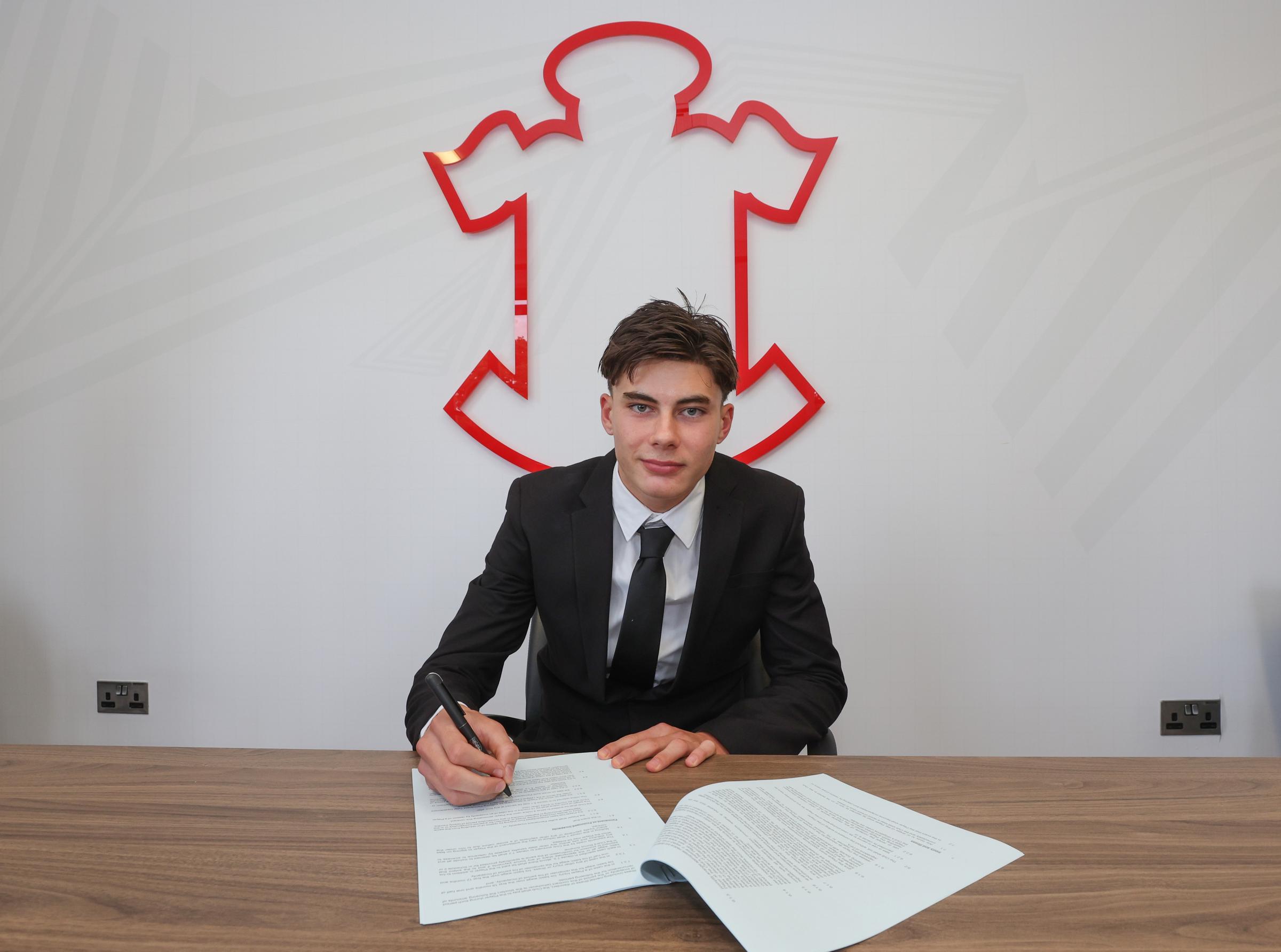 Highly rated Southampton FC starlet signs multi-year pro contract