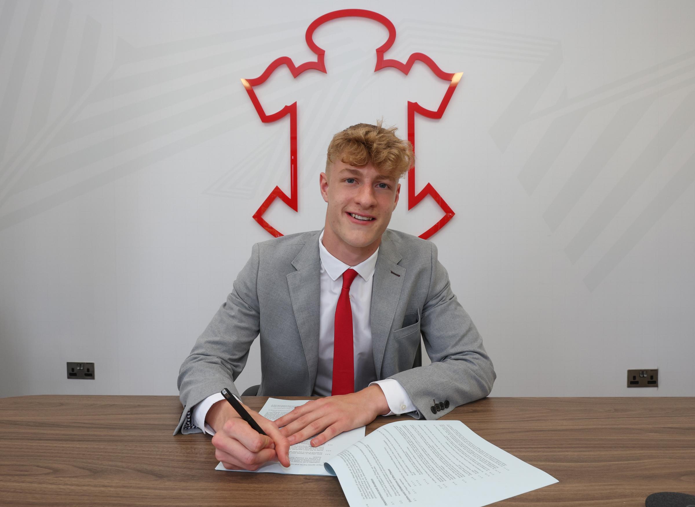 Young Southampton FC defender signs multi-year pro contract
