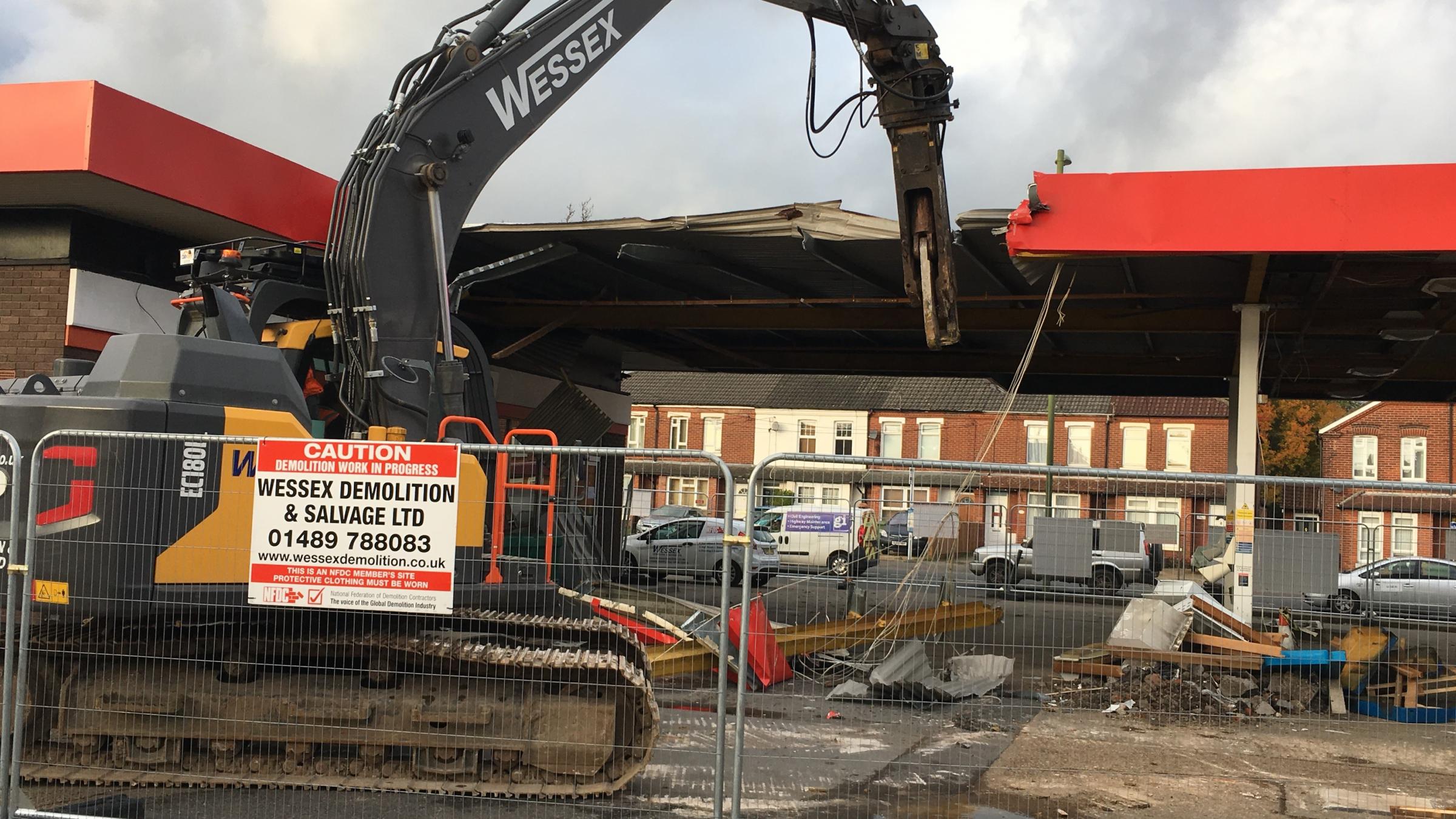 Esso Petrol Station In Chandler S Ford Being Demolished Daily Echo